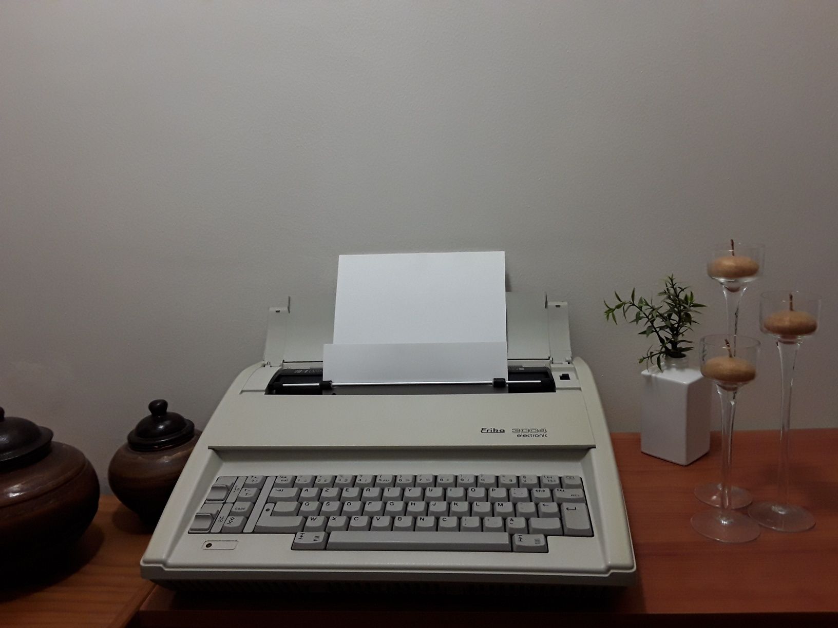 Máquina de Escrever Electrónica ERIKA 3004
