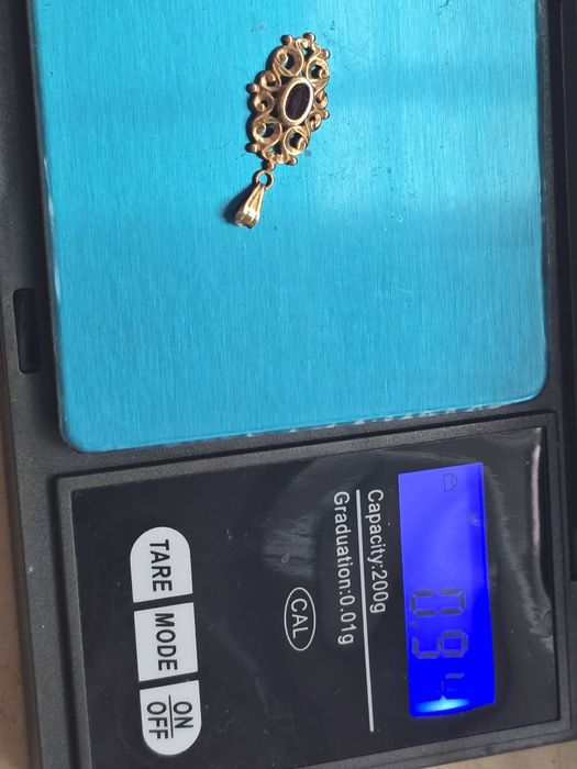 Zawieszka złota z kamieniem, antyk