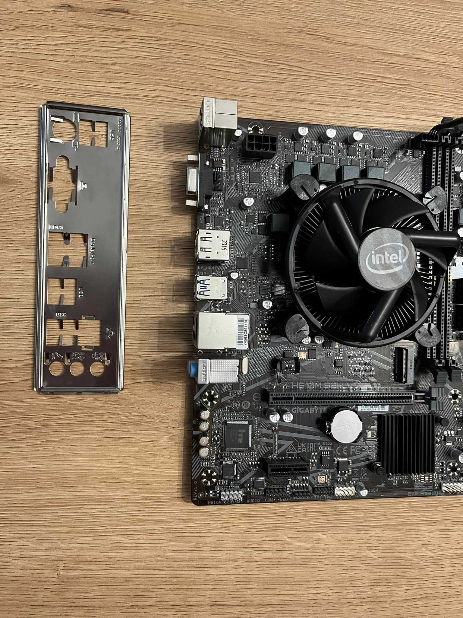 Płyta główna Gigabyte i procesor Intel Core i3