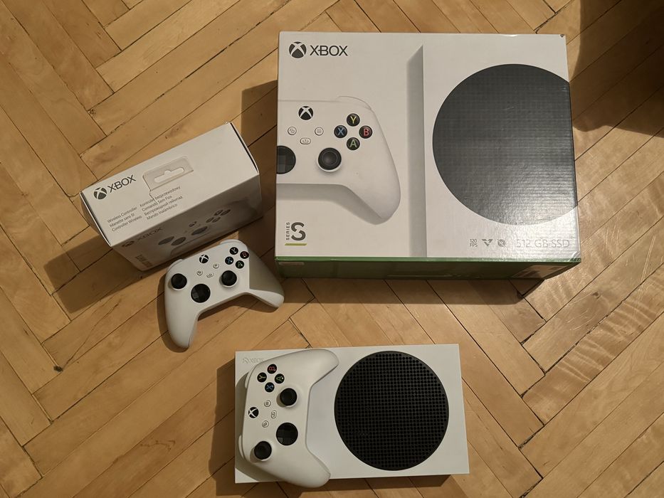 Продам Xbox Series S та 2 геймпади в ідеальному стані