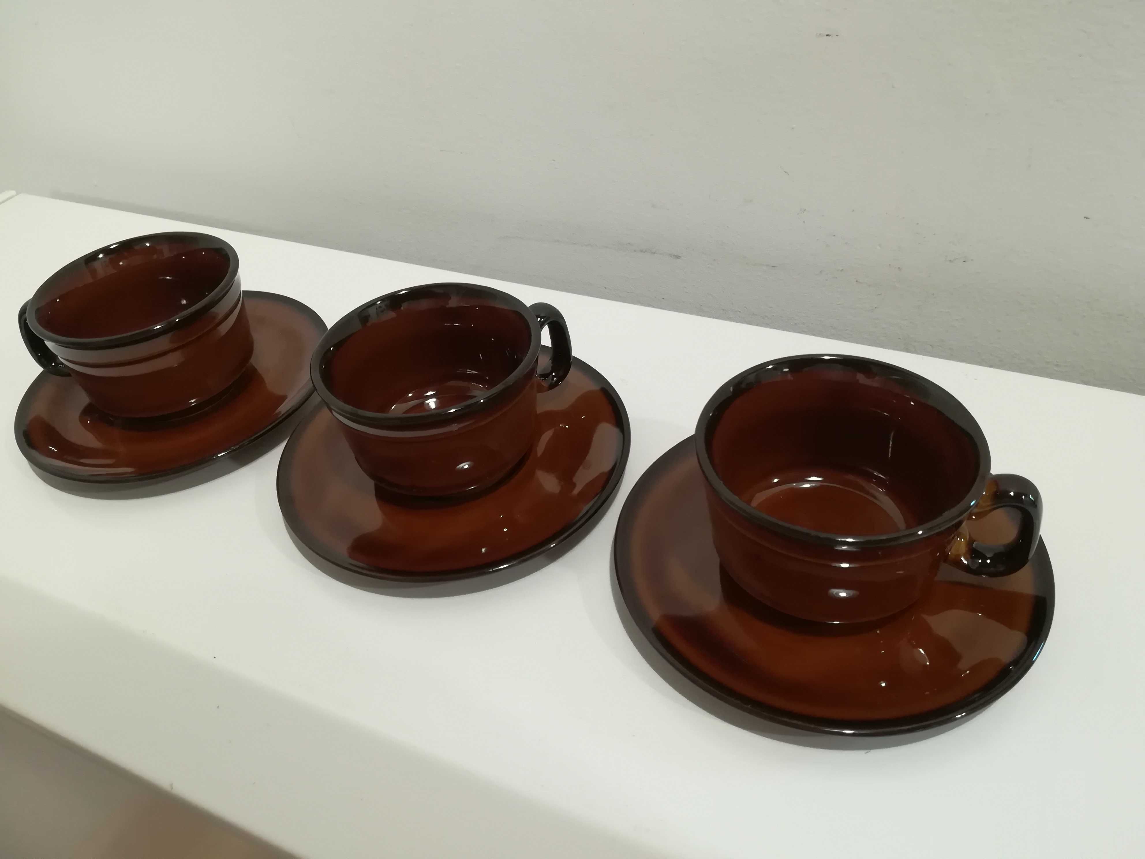 Filiżanki ze spodkiem Pruszków porcelit 3 szt.