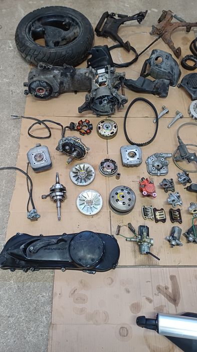 Peugeot speedfight 2 CZĘŚCI silnik wał,gaznik,tłumik,pokrywa,sprzegło