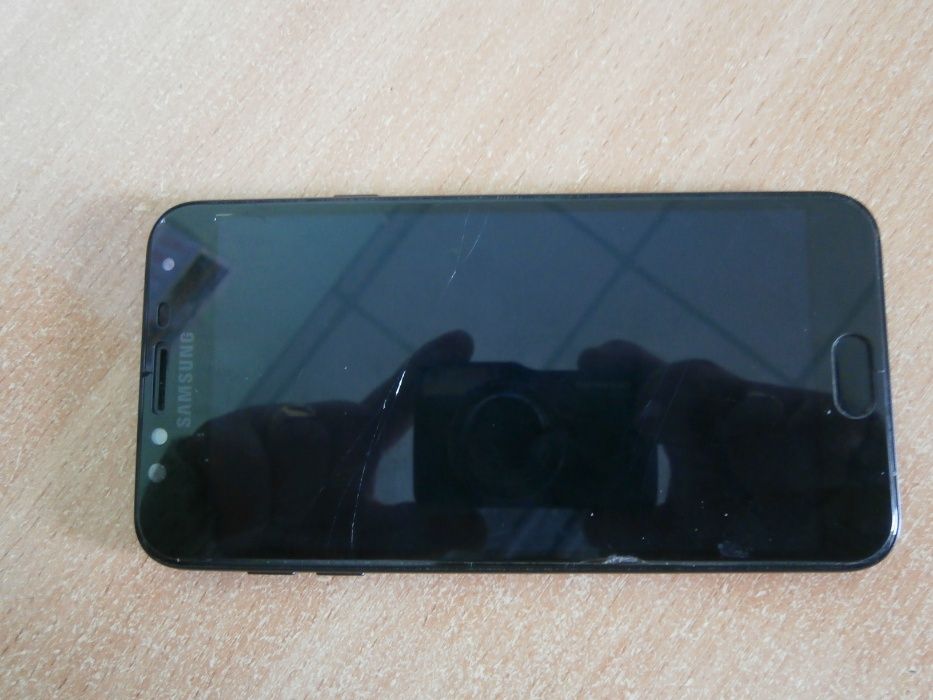 Телефон Samsung J400