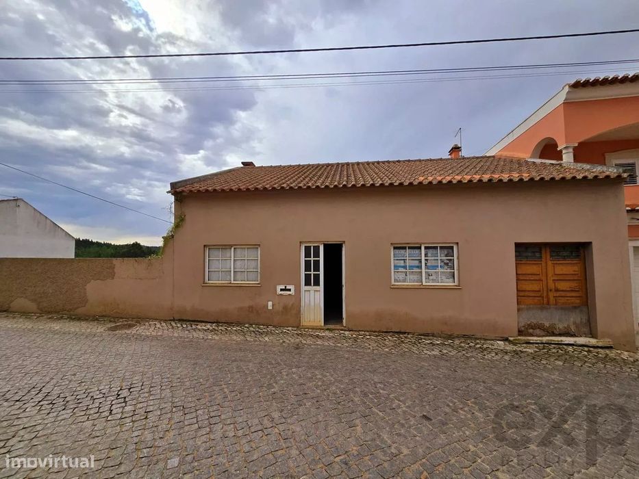 Imóvel Comercial com Potencial para Habitação – Gouxaria (Alguber)