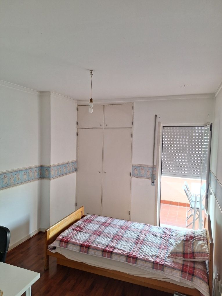 Aluga-se quarto em Telheiras