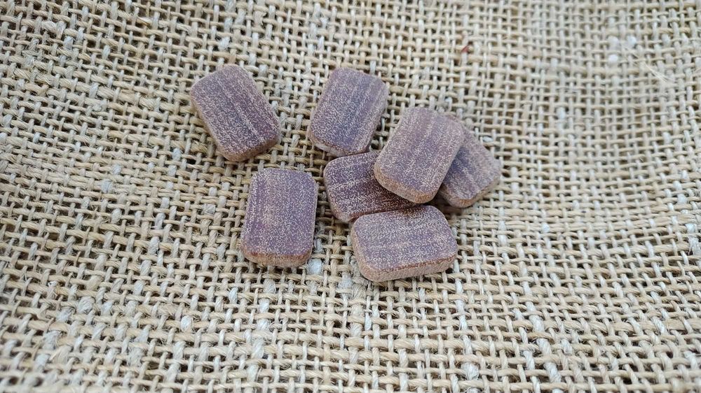 Руни, з деревини Кумару, ручної роботи.