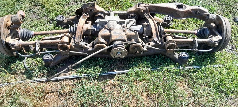 задний подрамник Suzuki Grand Vitara