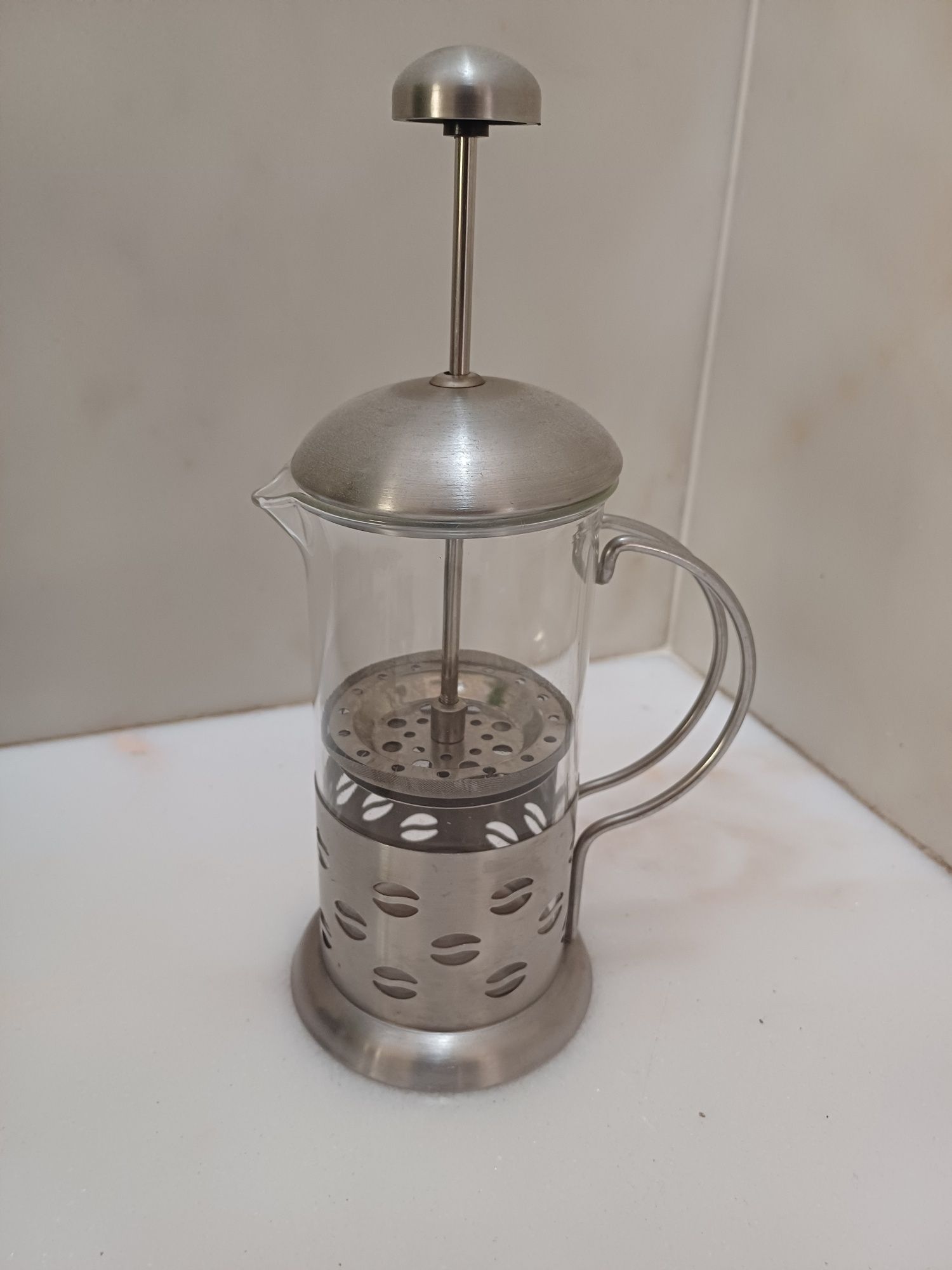 Máquina de café artesanal e chávenas