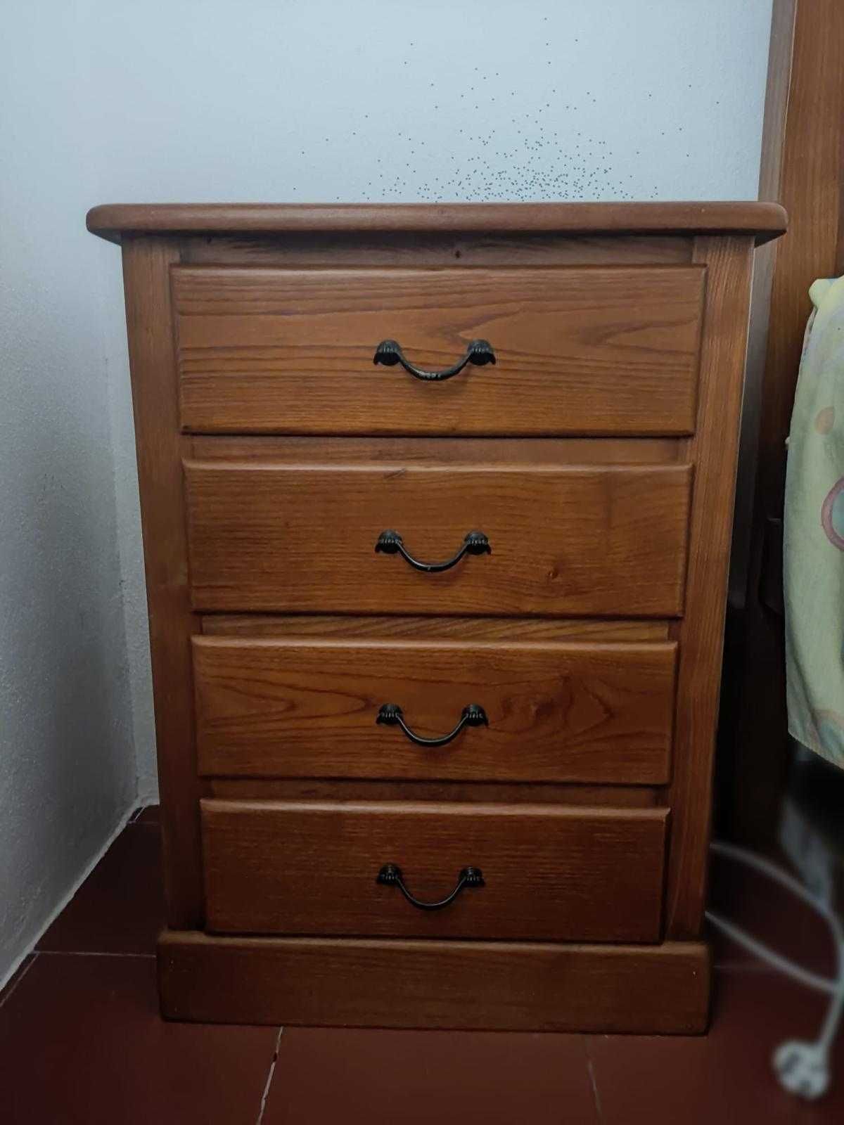 Mobília de quarto usada