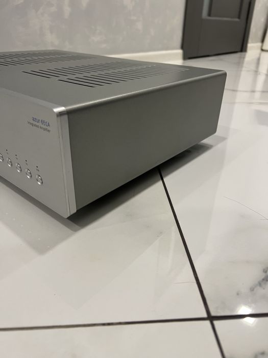 Интегральный усилитель Cambridge Audio Azur 651A