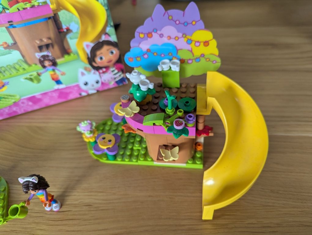 Lego 10787 Gabybby's House 
Przyjęcie w ogrodzie