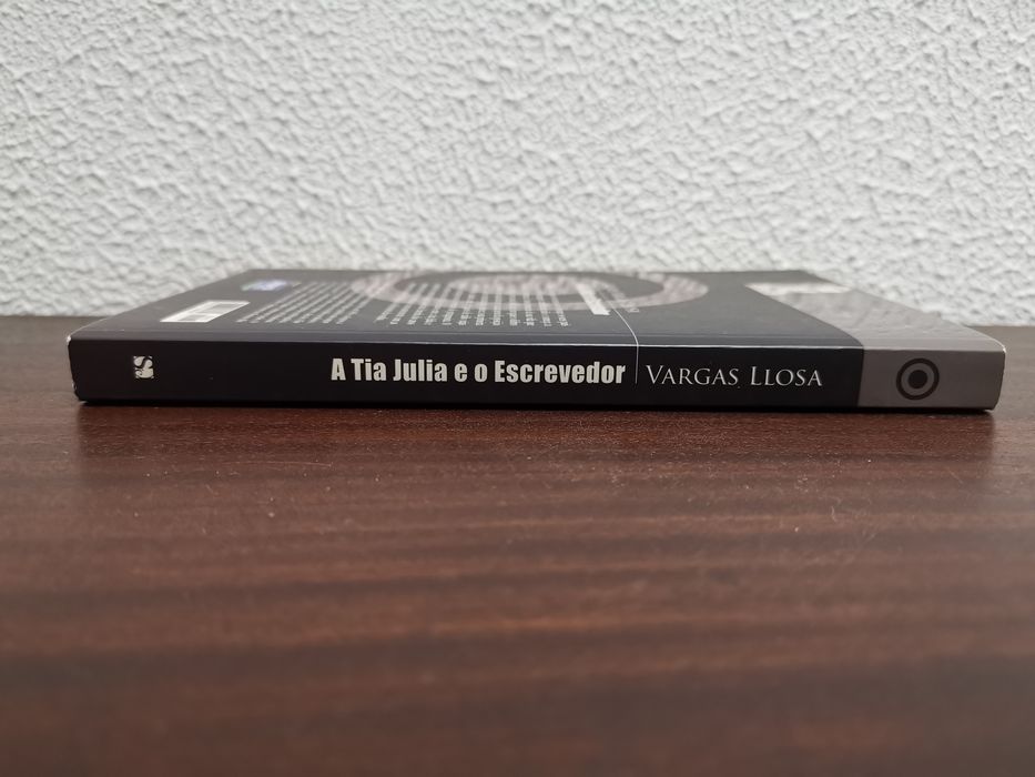 2 Livros Traduzidos - Tia Júlia E O Escrevedor / Desgraça