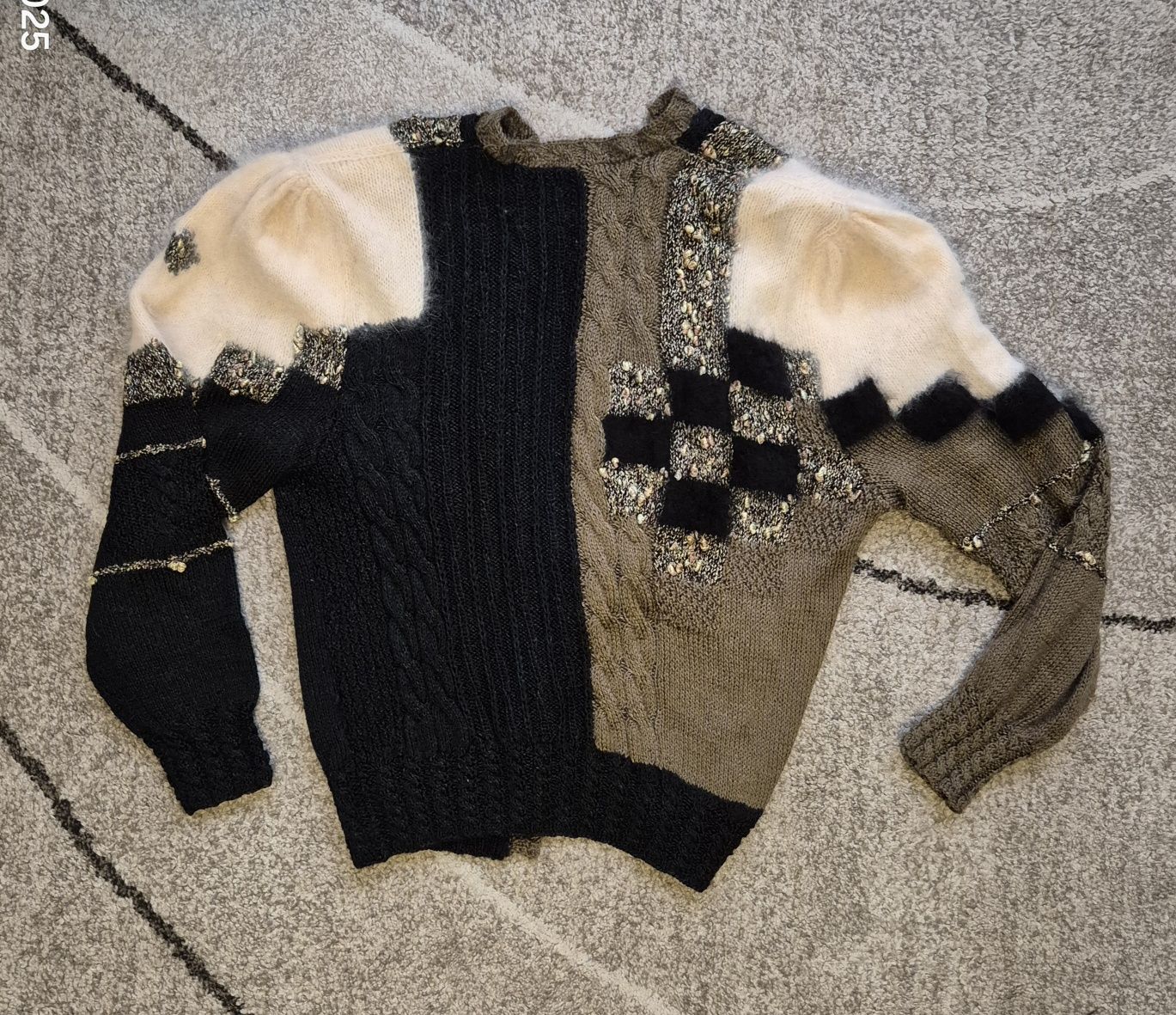 Sweter ręcznie robiony na drutach