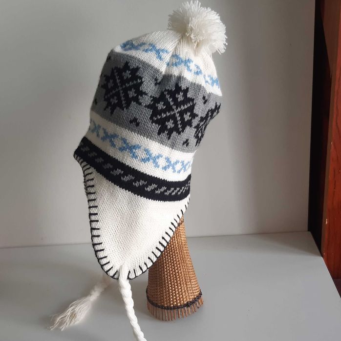 Gorro Criança c/ Pompom Tranças Tapa Orelhas Novo