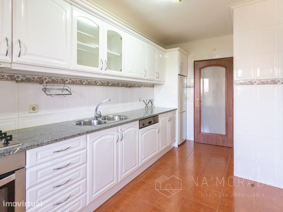 Apartamento T3 em Sanguedo em Edifício Modernizado e Ótimos Acessos