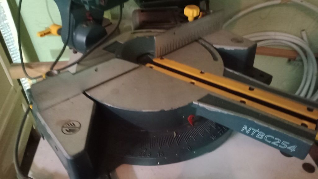 Máquina de cortar meia esquadria