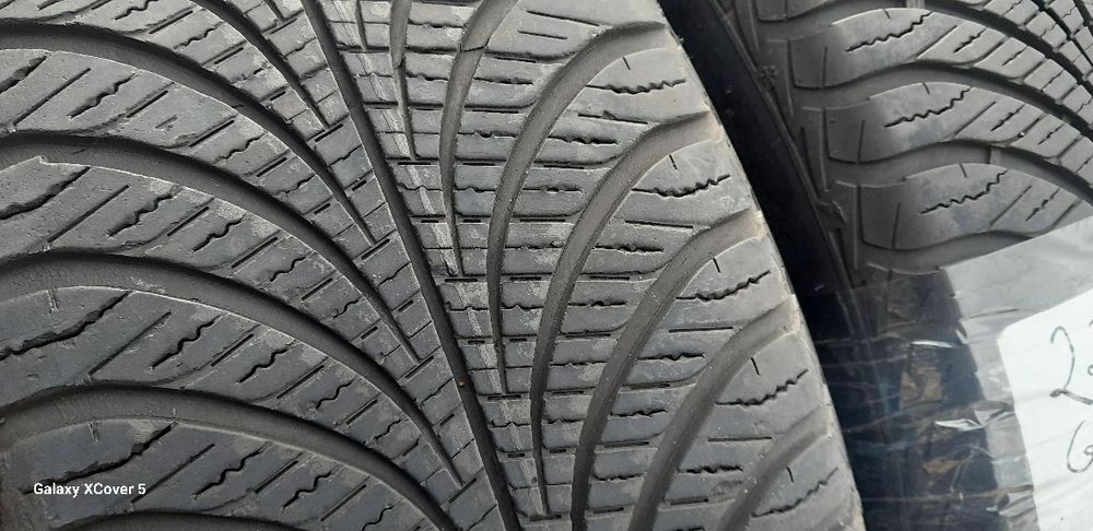 Opony Wielosezonowe 225÷60÷17÷.GOOD YEAR.100 zł.Adres-ZALESIANY 33 A.