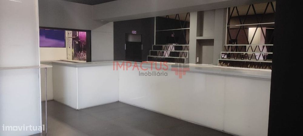 Armazém/Loja em Zona Industrial