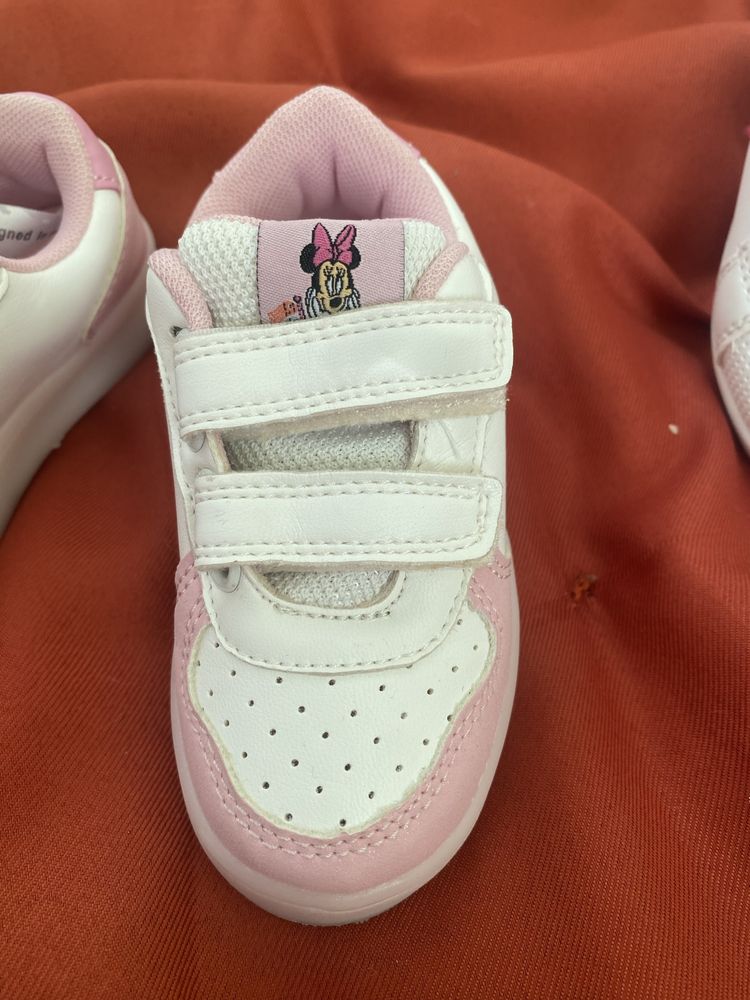 Tenis novos menina Minnie 23