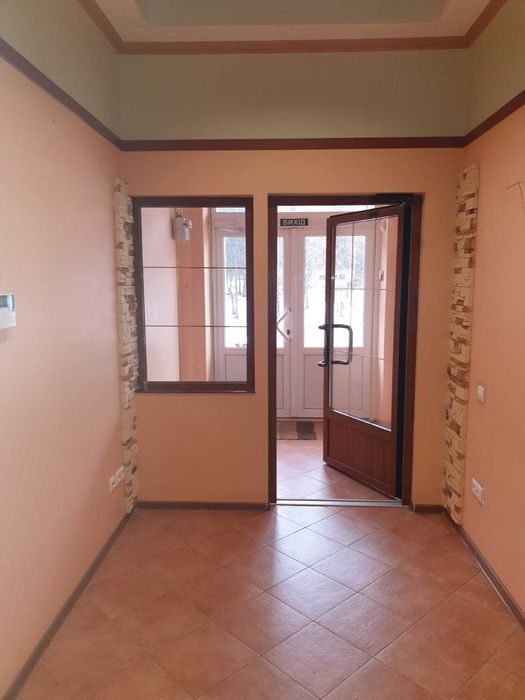 Здається в оренду офісне приміщення в м.Новояворівськ.