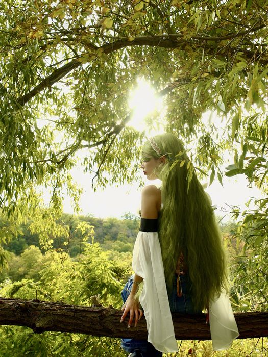 Довгі білі рукава