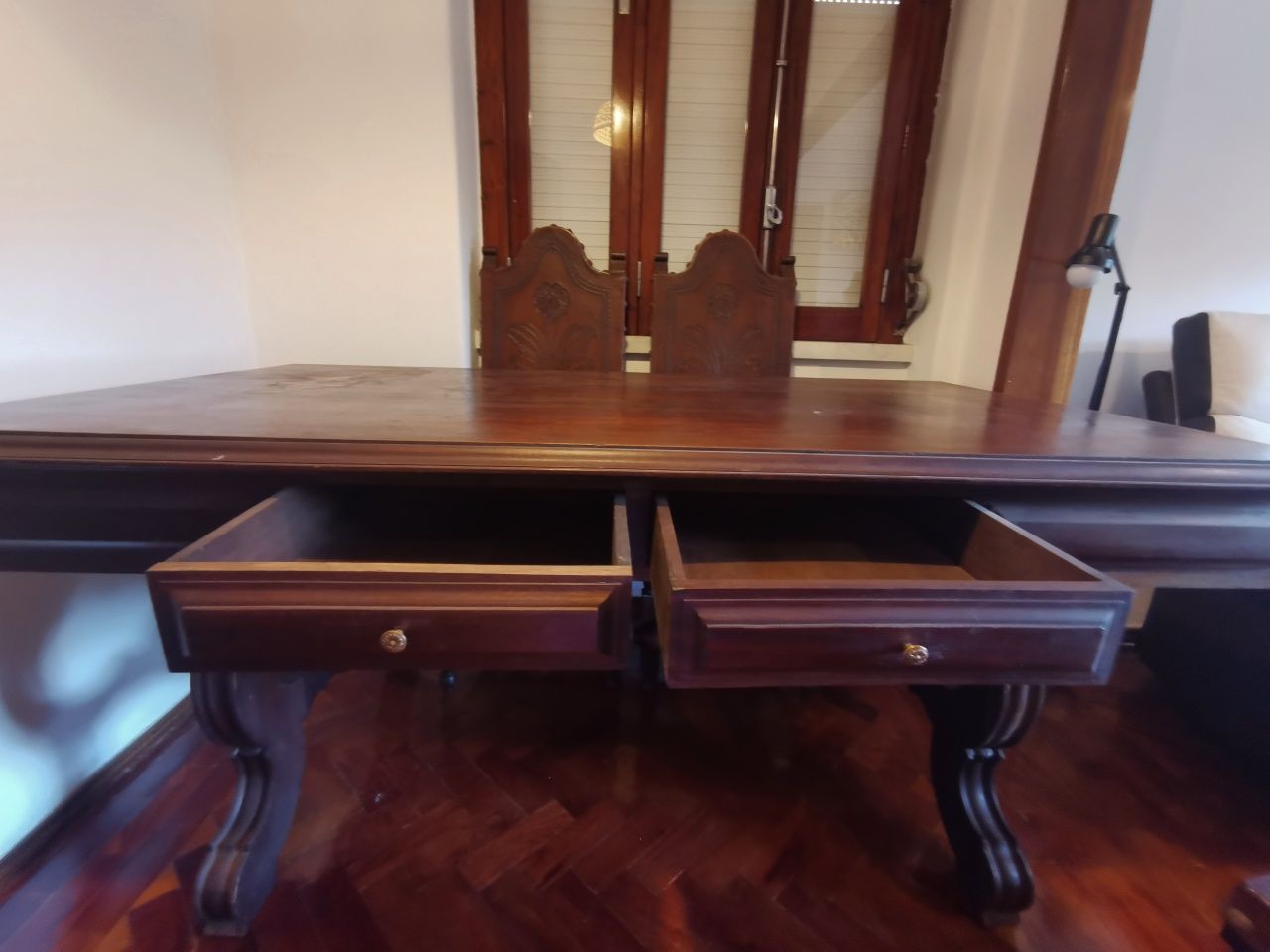 Vendo conjunto mesa de jantar+ 4 cadeiras - madeira maciça