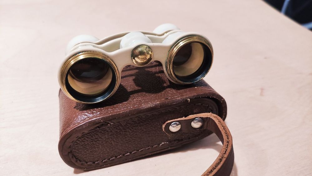 Lornetka teatralna futerał PRL