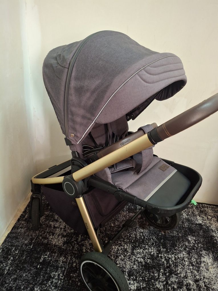 Продам коляску Carrello