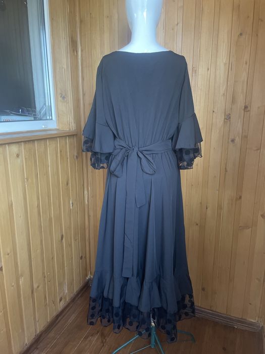 Вечірня пишна сукня