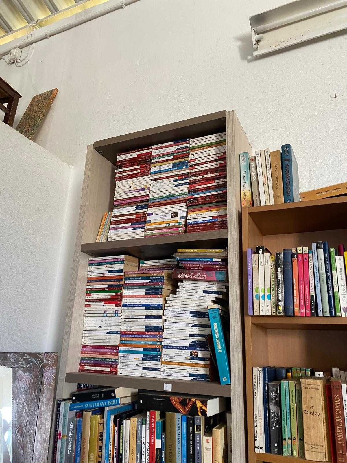 stock de 1000 livros de diferentes categorias, bom estado.