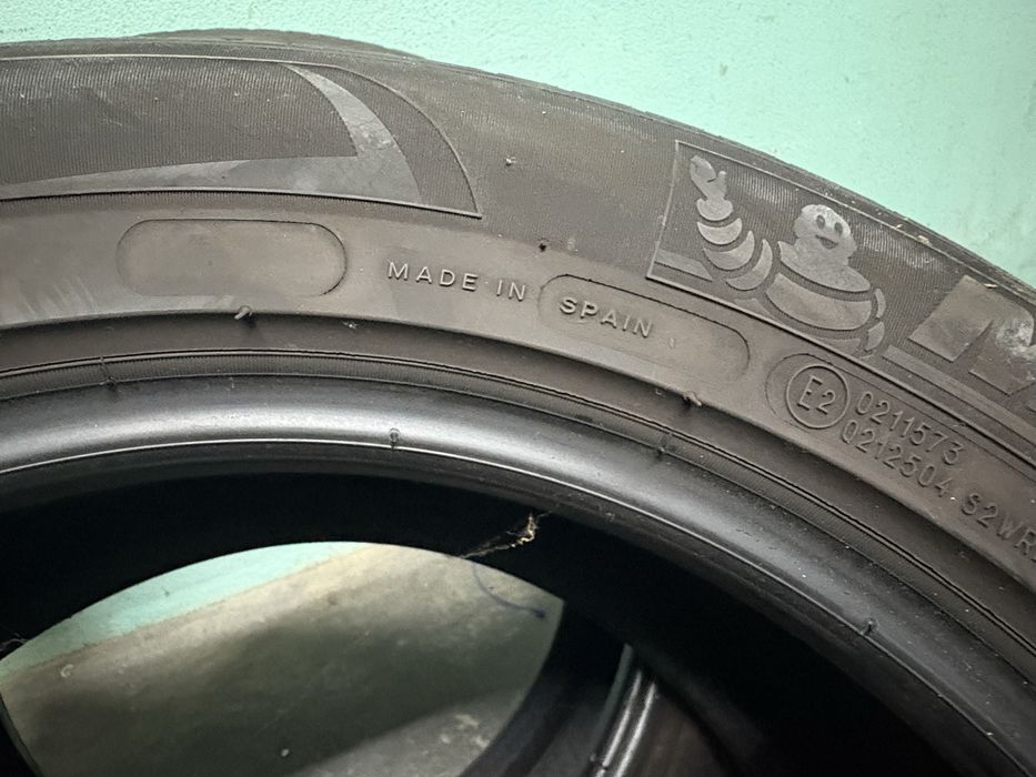 2 pneus Michelin Primacy 3 com meio piso. 205/55R16