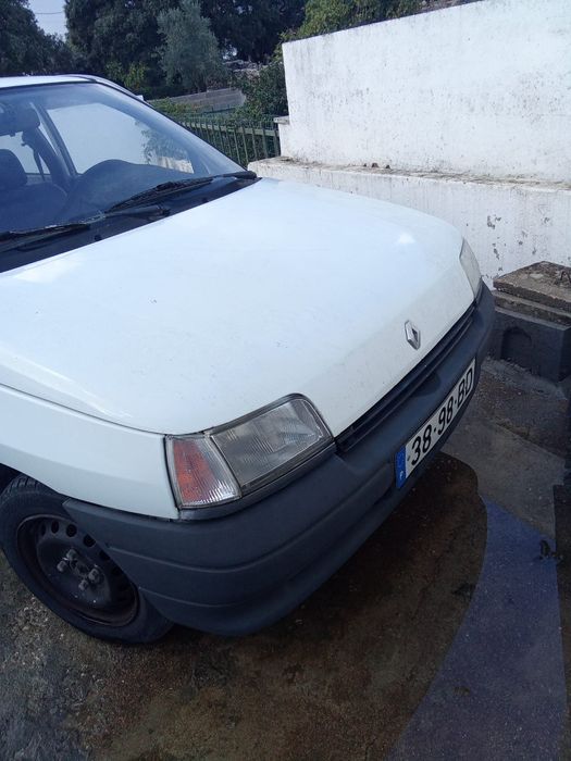 Clio 1.1 muitas peças boas