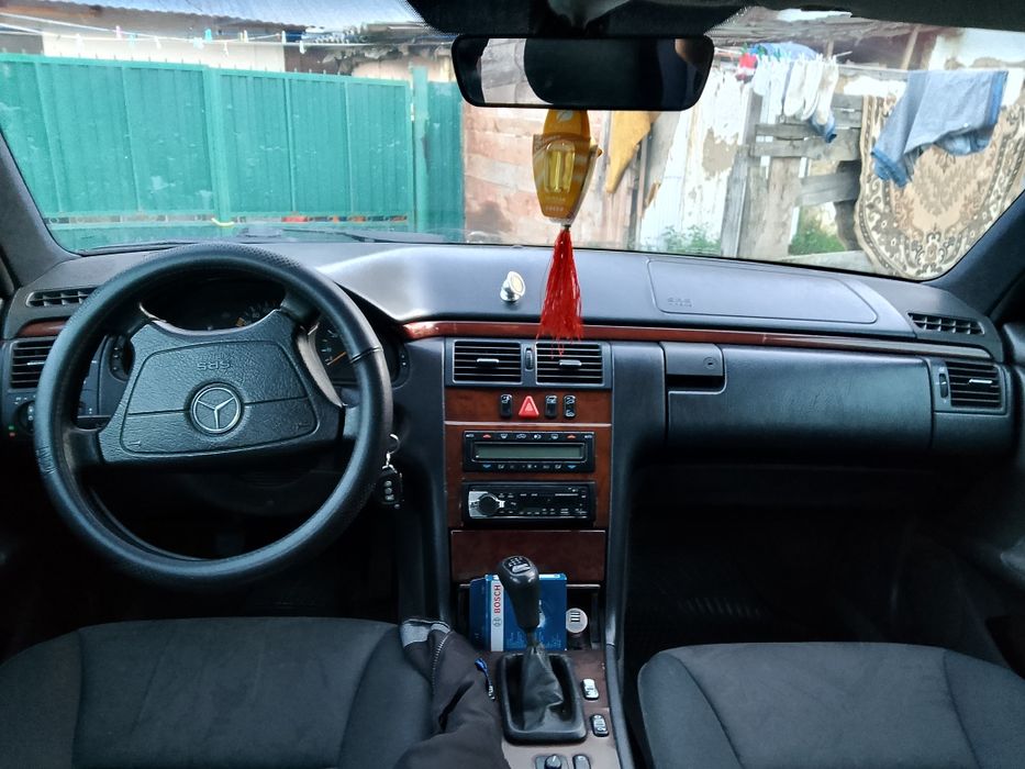 Мерседес E200 або обмин