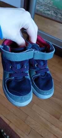 Взуття/Кросівки oshkosh для хлопчика 23