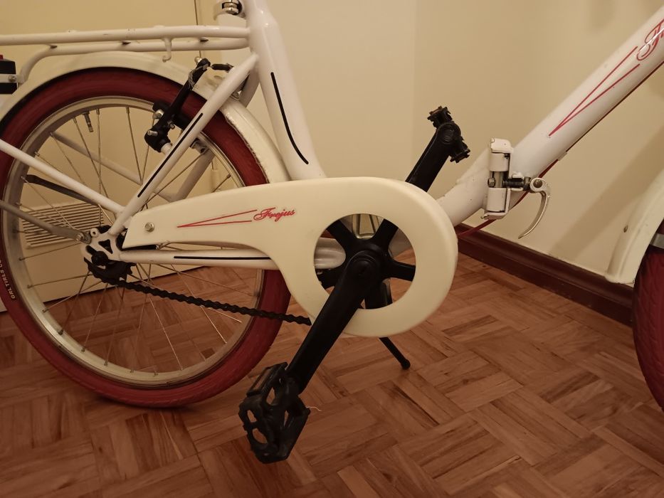 Bicicleta desdobrável. Com farol frente e trás