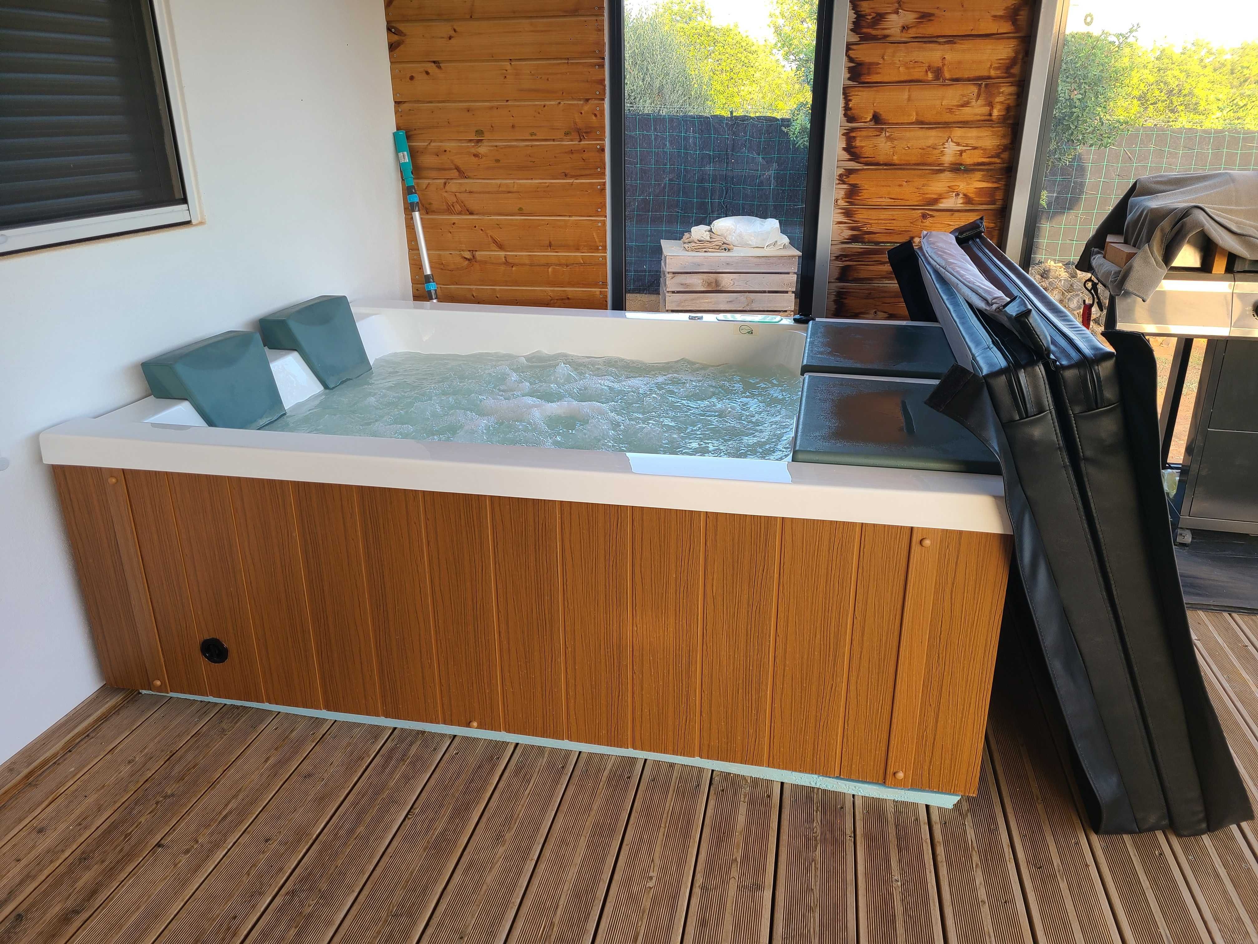 Jacuzzi Spa Exterior
