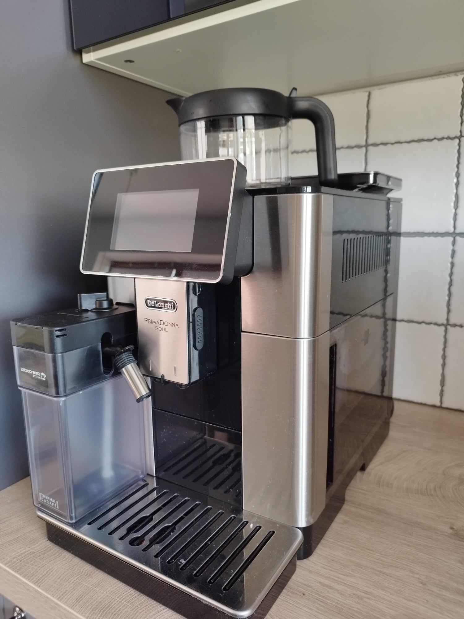 Ekspres DeLonghi ecam 610.75