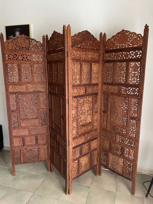 Biombo madeira Teka - trabalhado à mão