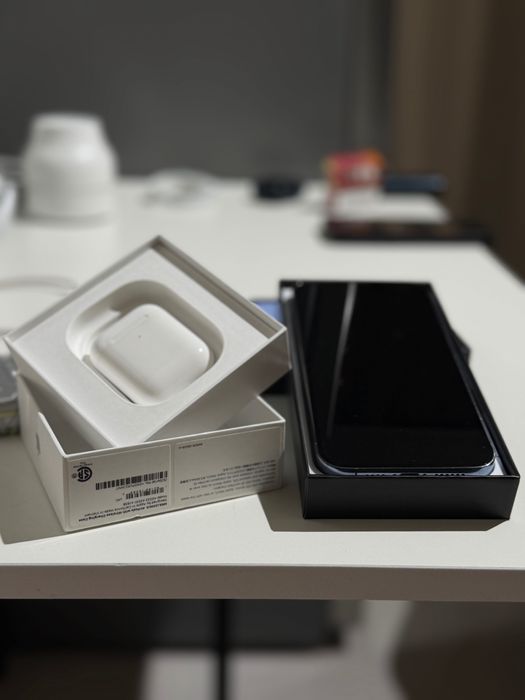 iPhone 13 Pro Max 256 ГБ + AirPods 2 — комплект.