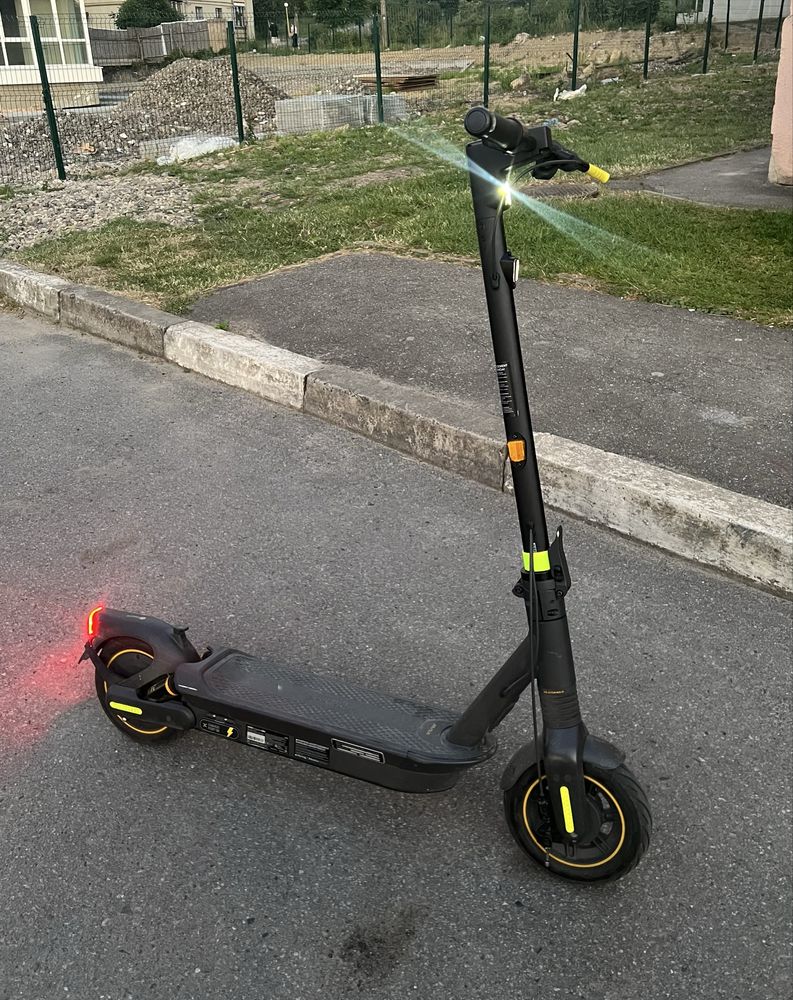 Ninebot MAX G2  ( 35km )