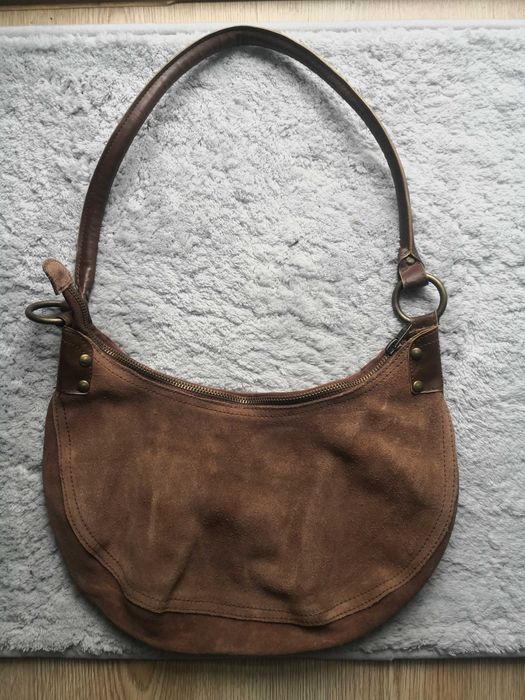 Sprzedam torebkę z zamszu z krowiej skóry.