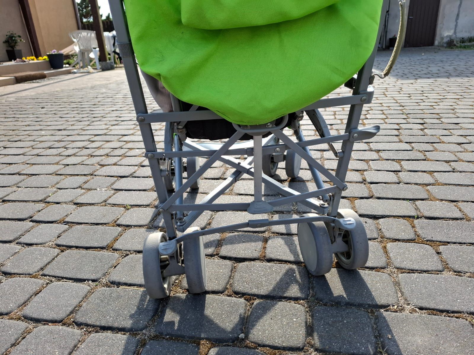Wózek spacerowy typu parasolka