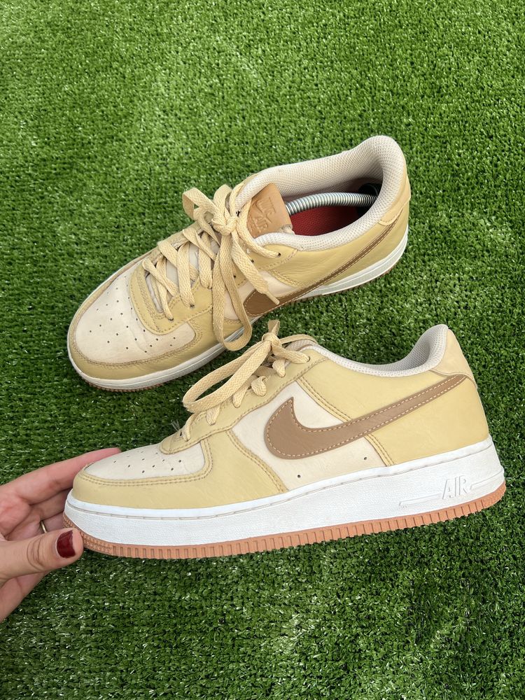 Nike Air Force 1 LV8 - Tamanho 40