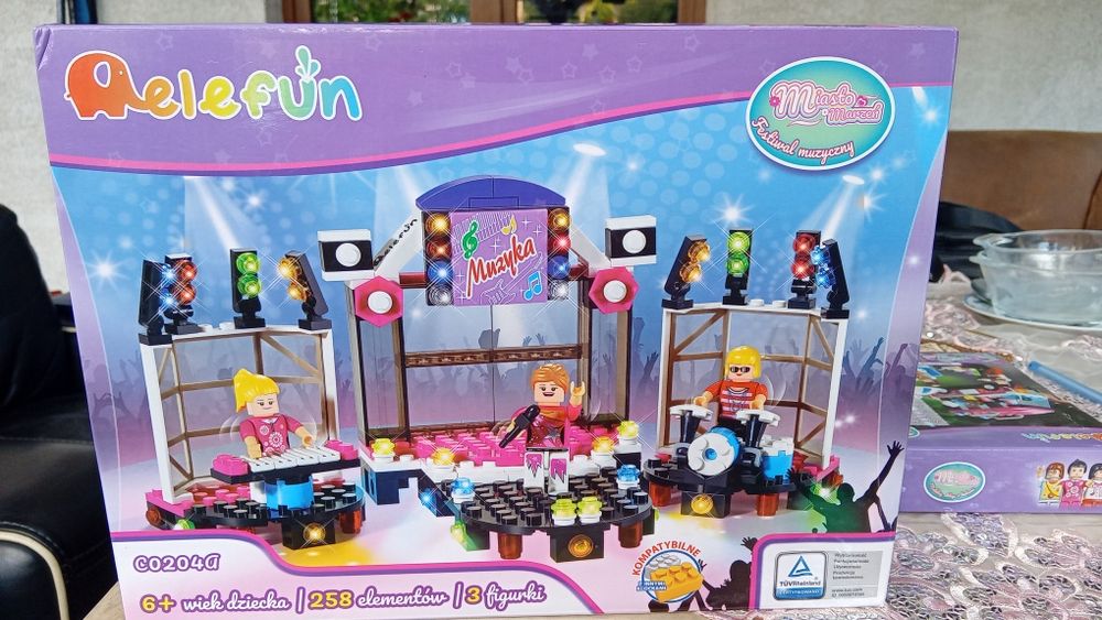 Duży zestawy klocków Elefun, jak Lego, sklep z lodami i festiwal muzyc