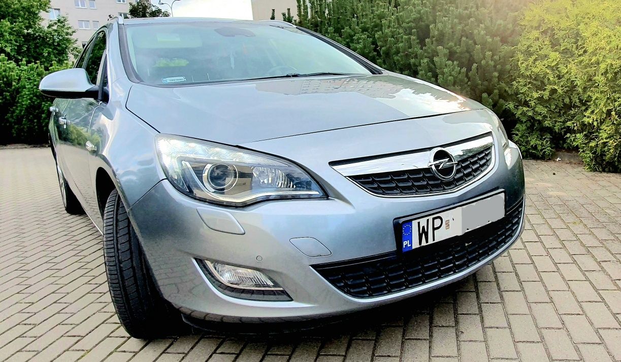 Sprzedam Opel Astra J 2.0 cdti 2011r.