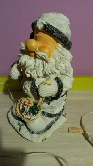 Ceramiczna lampka w kształcie św. Mikołaja idealna na prezent