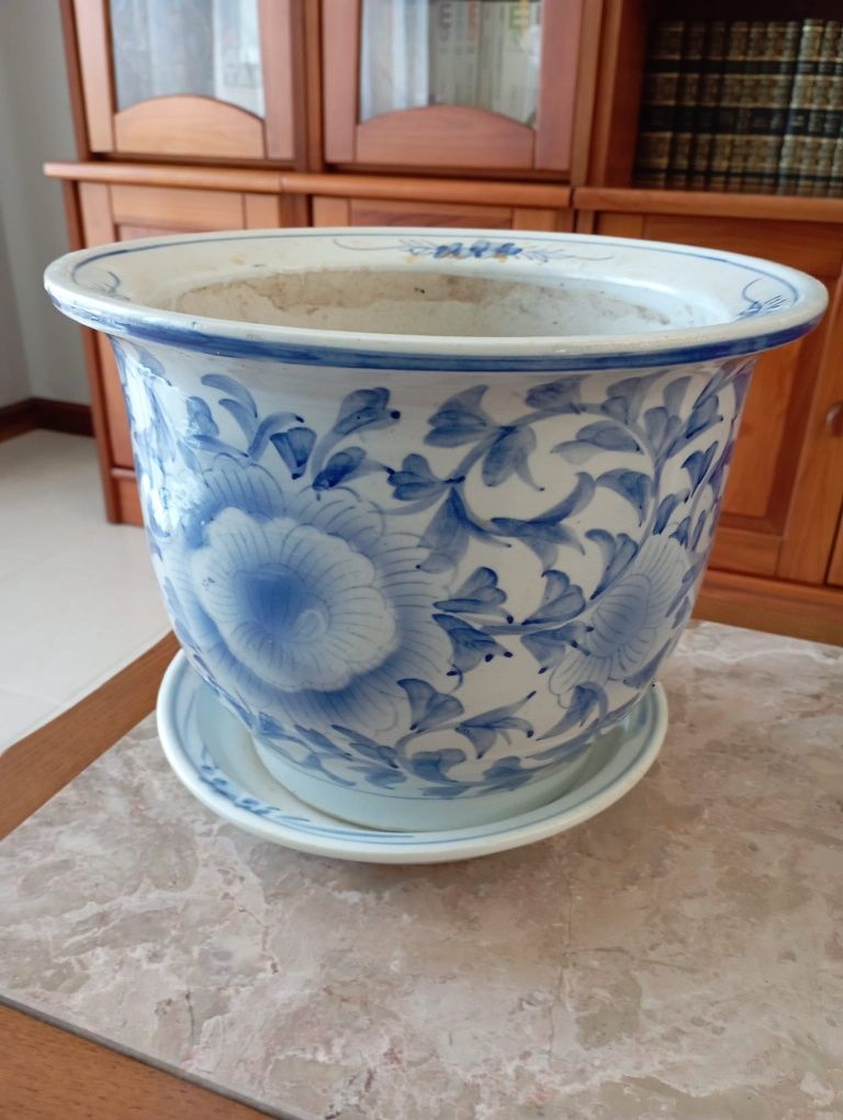 3 Vasos e um pedestal