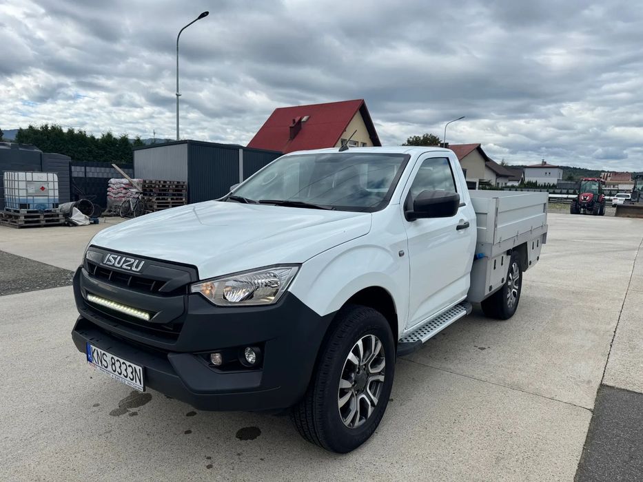 Isuzu D-Max przebieg tylko 319 km, platforma pod zabudowę, profesjonalna zabudowa