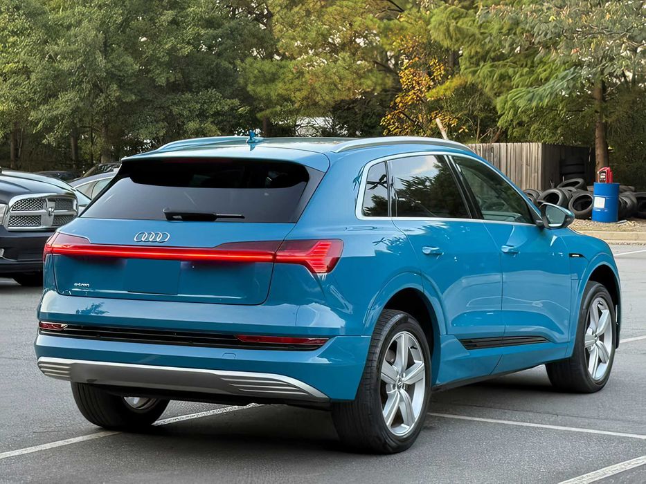 Audi e-tron quattro      2019