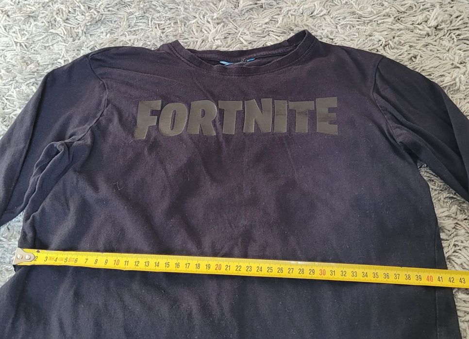 Bluzka z napisem Fortnite cienka z długim rękawem.